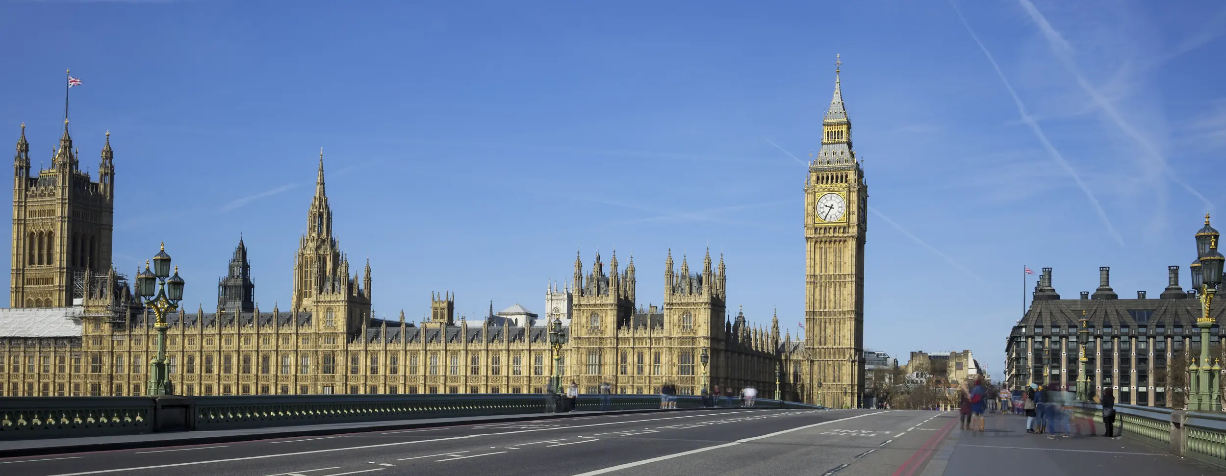 panoramic-view-big-ben-from-bridge-london.webp